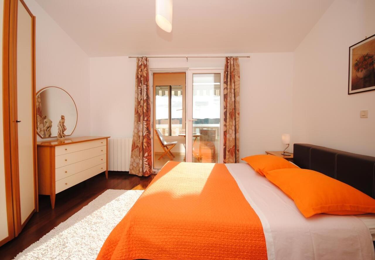 Seaview Luxury Apartment "Lucy" With Terrace & Vintage Summer Kitchen Trogir Eksteriør billede