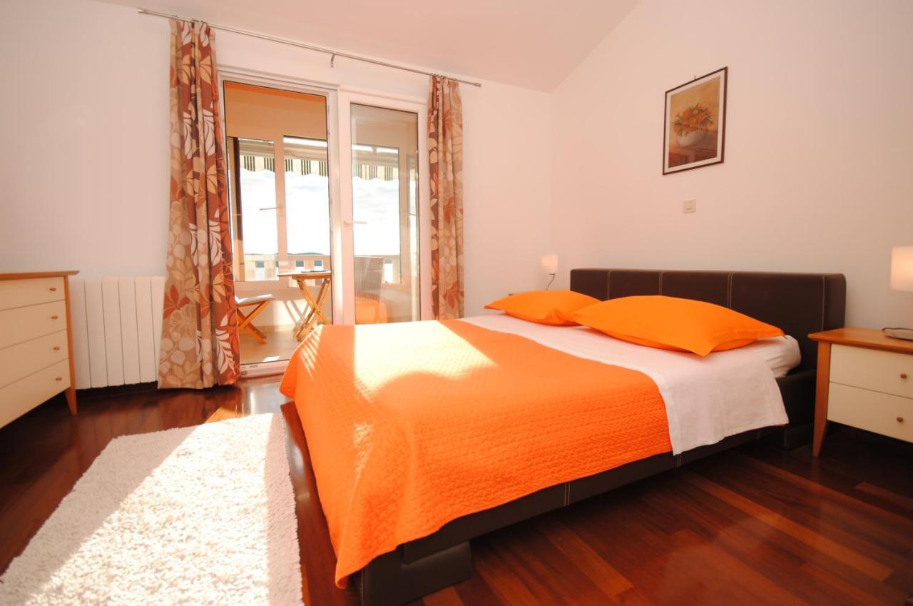 Seaview Luxury Apartment "Lucy" With Terrace & Vintage Summer Kitchen Trogir Eksteriør billede